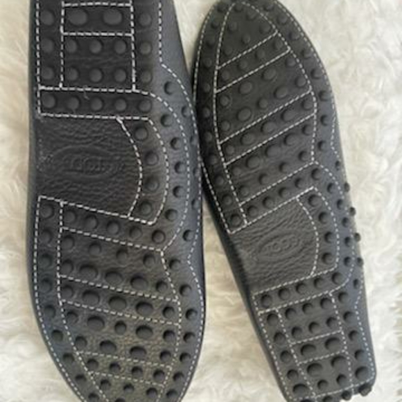 ❤️❤️❤️PRICE DROP❤️❤️❤️Tod's Black Driving Loafer - Picture 7 of 8